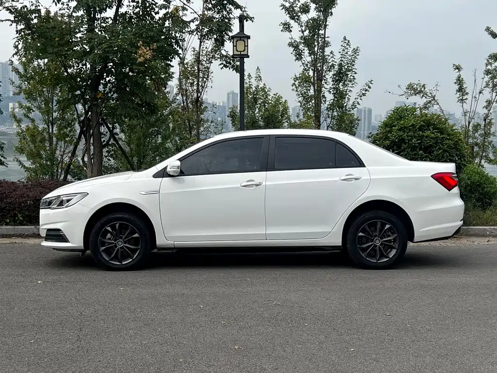 BYD Qin NEV — миниатюра 3