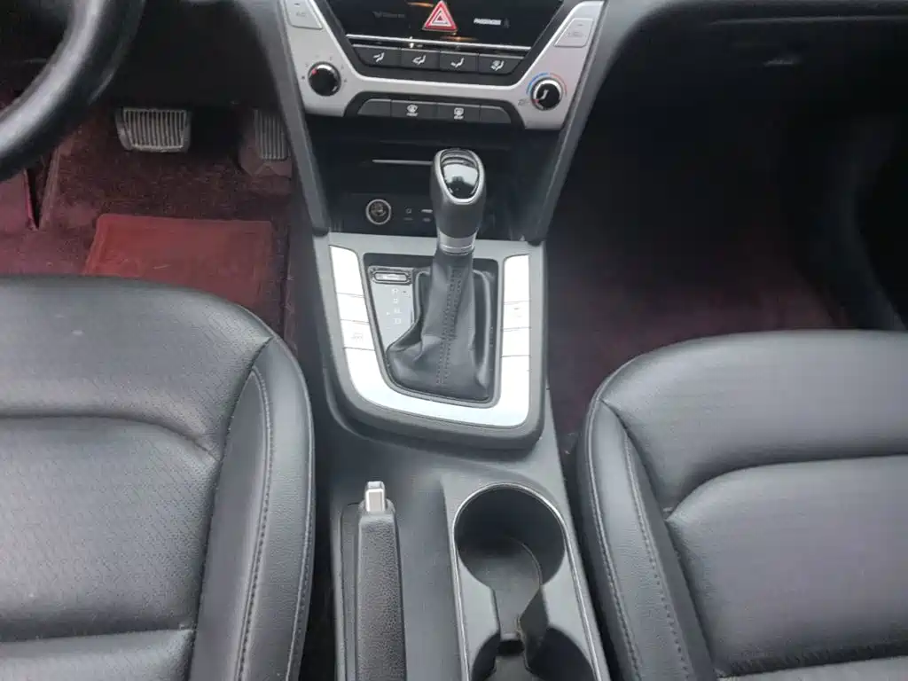 Hyundai Elantra — миниатюра 14