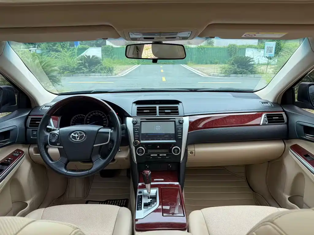 Toyota Camry 2013 2.0G Comfort