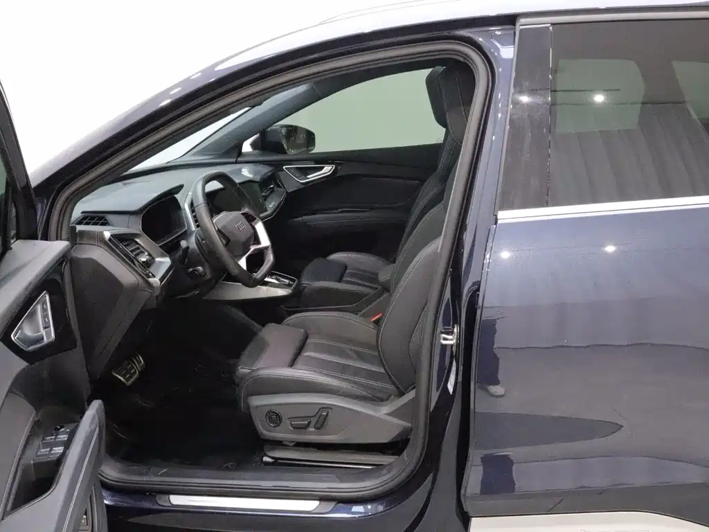 Audi Q4 e-tron — миниатюра 10