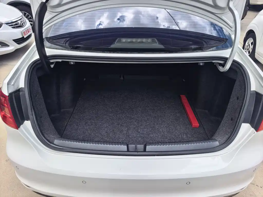 Volkswagen Sagitar — миниатюра 6