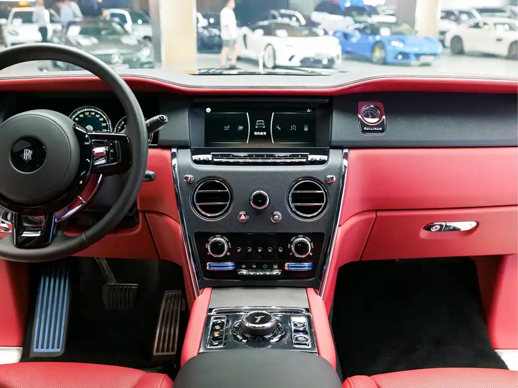 Rolls-Royce Cullinan — миниатюра 12
