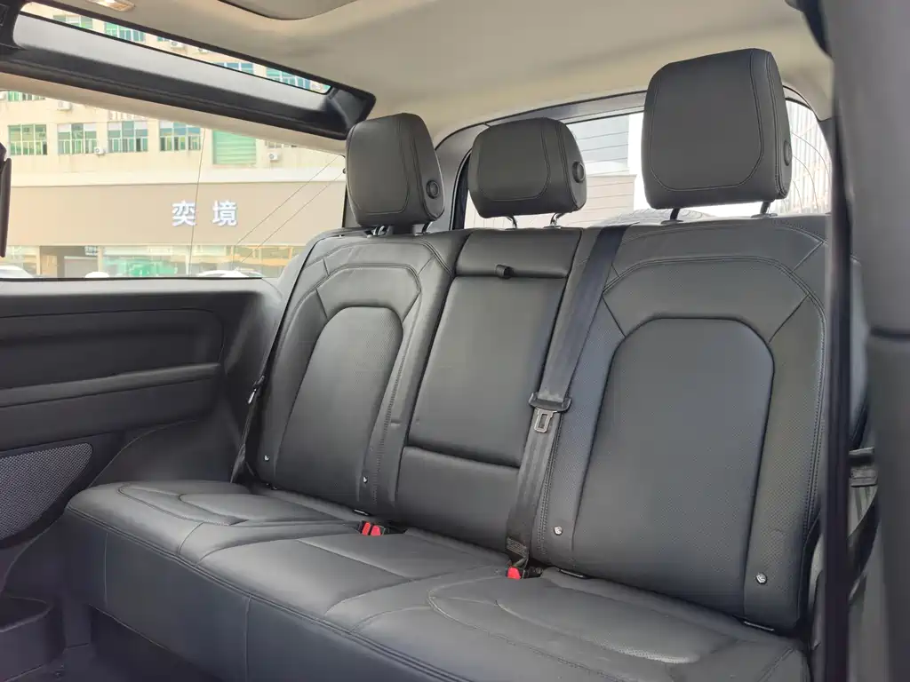 Land Rover Defender — миниатюра 9