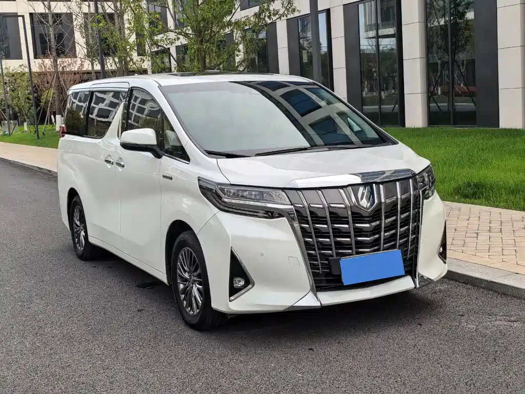 Toyota Alphard — миниатюра 3