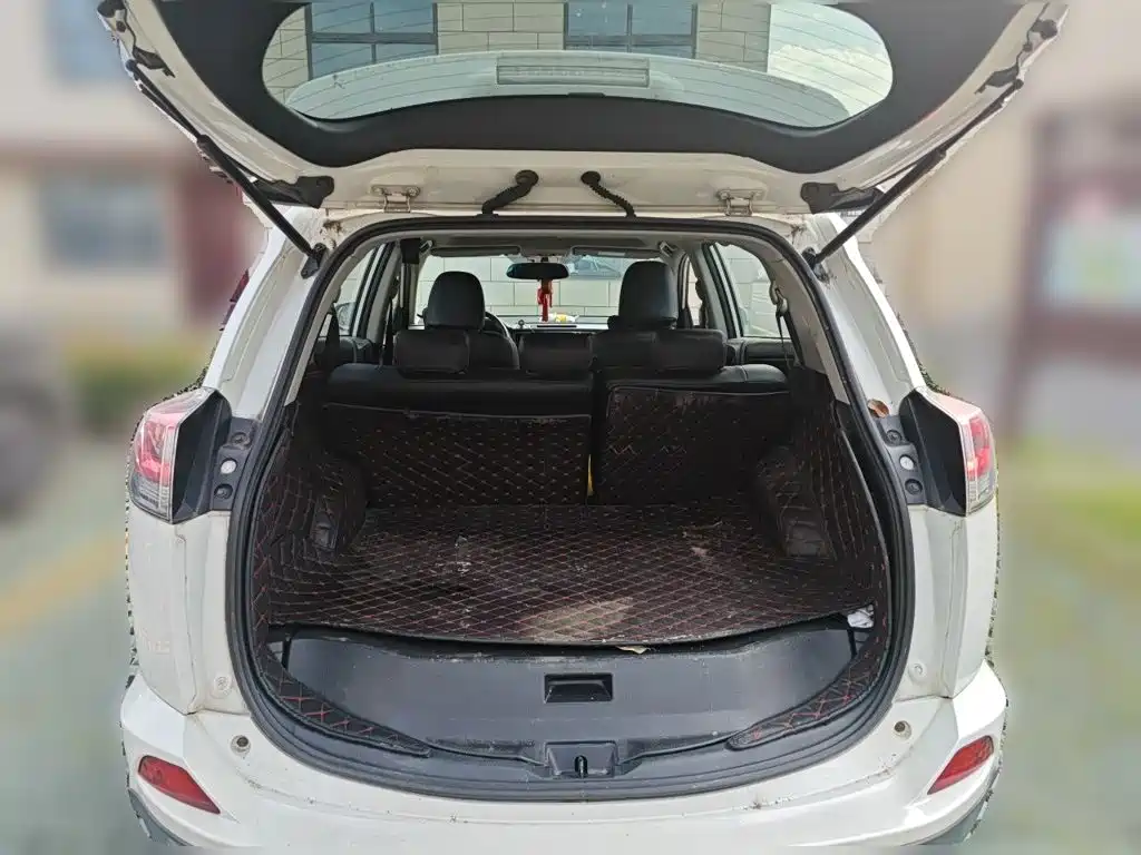 Toyota RAV4 — миниатюра 10