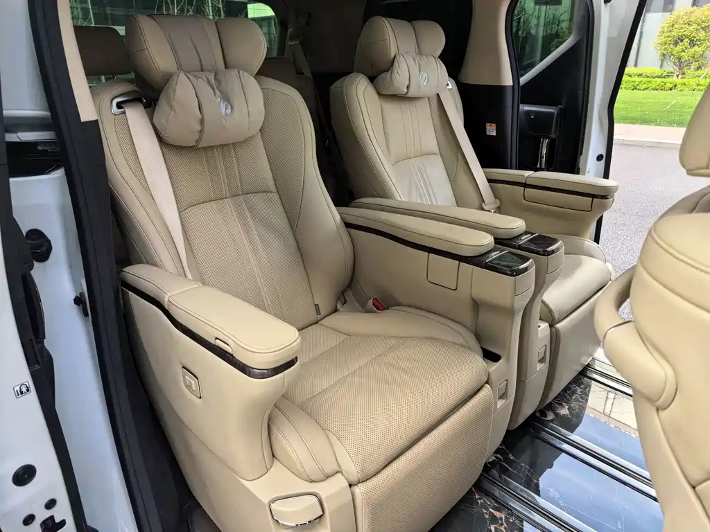 Toyota Alphard — миниатюра 39