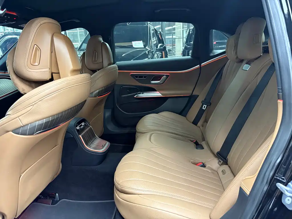 Mercedes-Benz E-Class — миниатюра 6