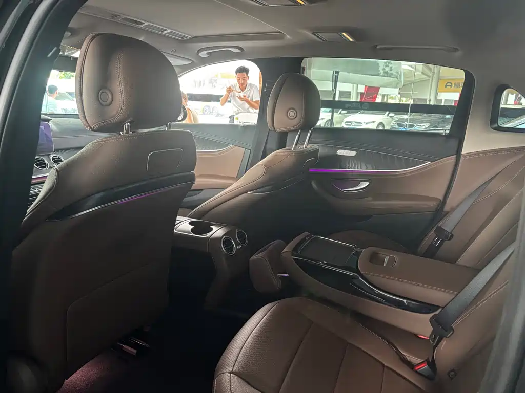Mercedes-Benz E-Class — миниатюра 5