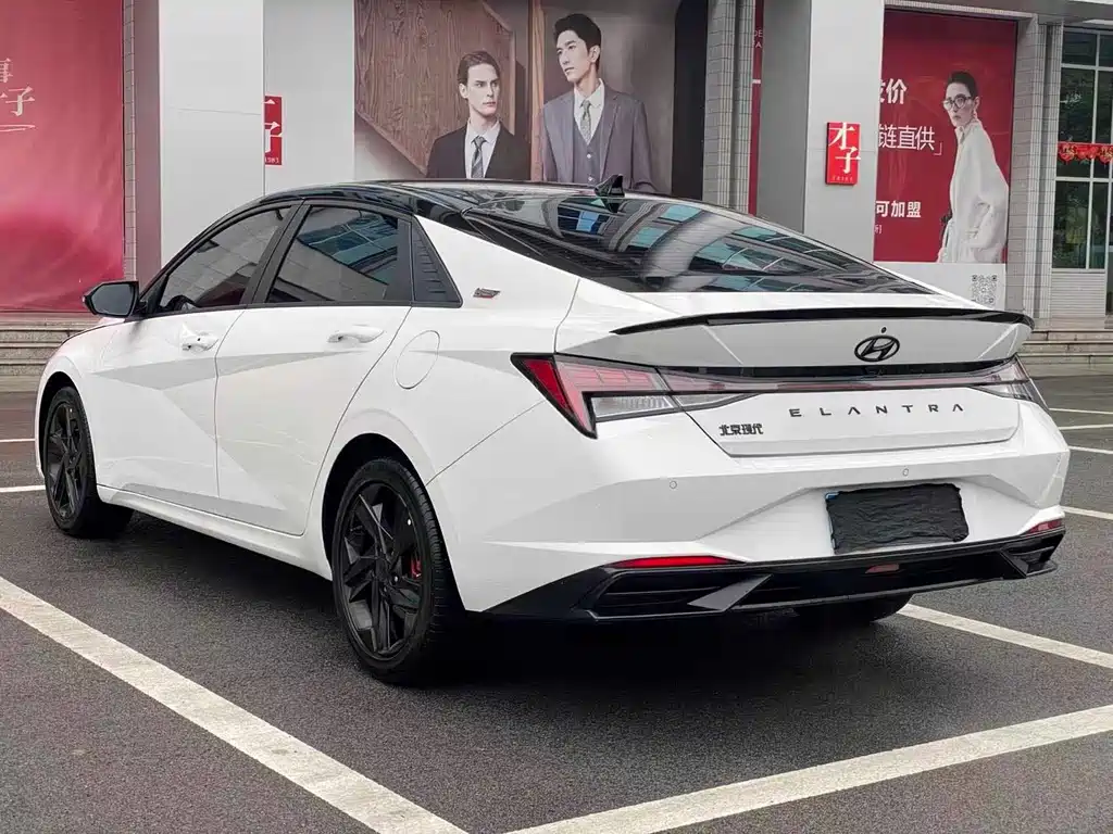 Hyundai Elantra 2021 1.5L CVT LUX Luxury