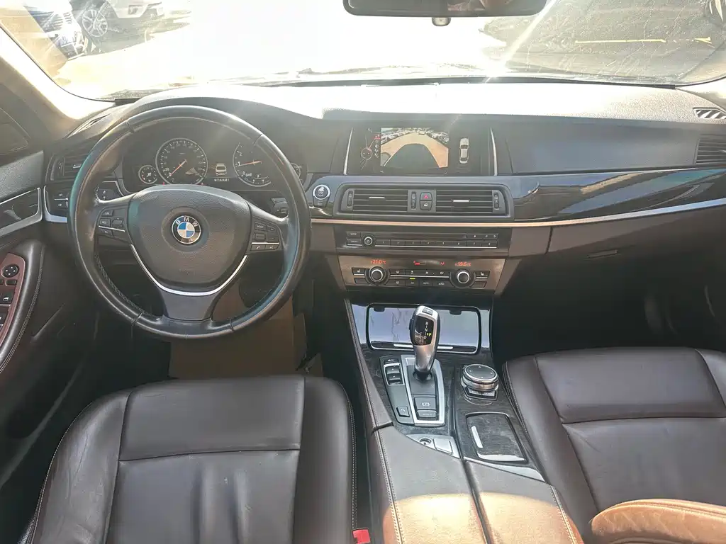BMW 5 Series — миниатюра 13