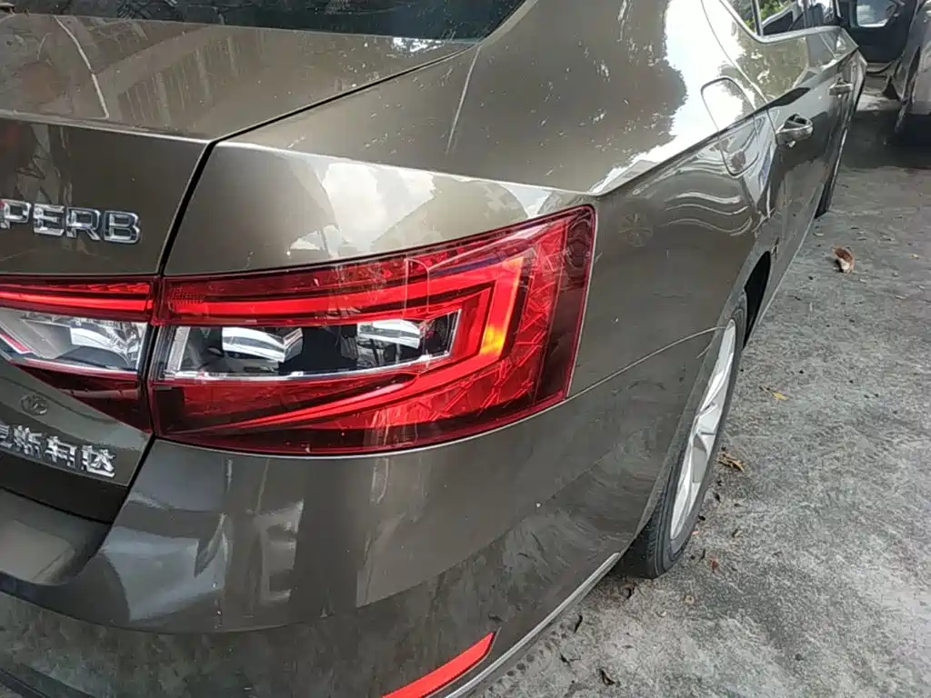Skoda Superb — миниатюра 8