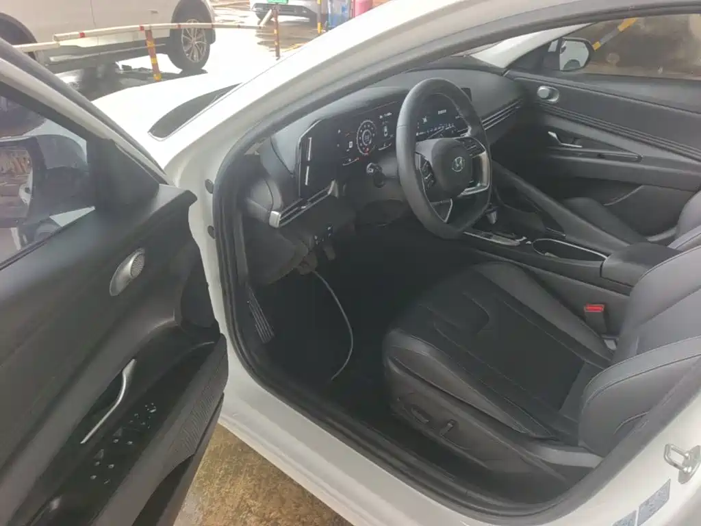 Hyundai Elantra — миниатюра 16