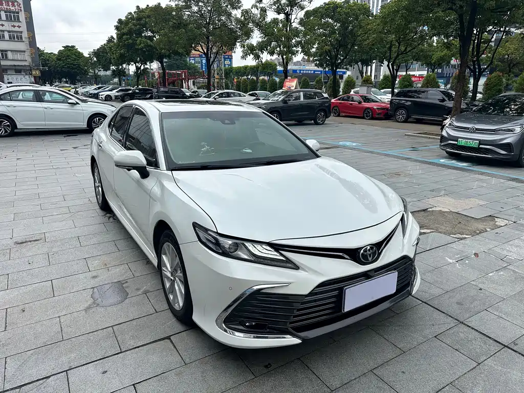 Toyota Camry — миниатюра 3