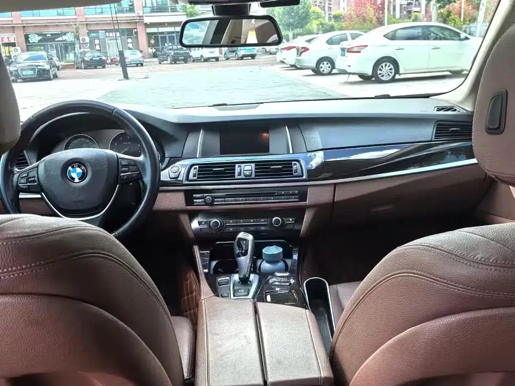 BMW 5 Series — миниатюра 15