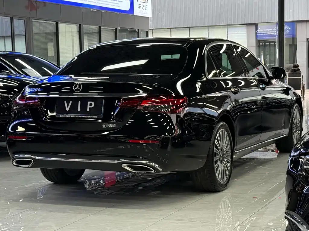 Mercedes-Benz E-Class — миниатюра 12