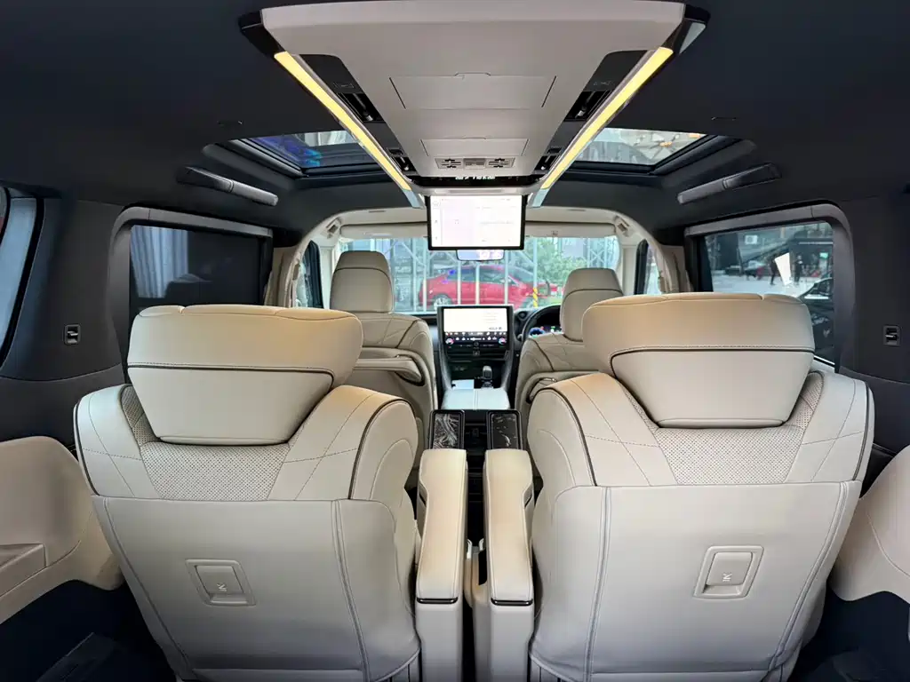 Toyota Alphard — миниатюра 18