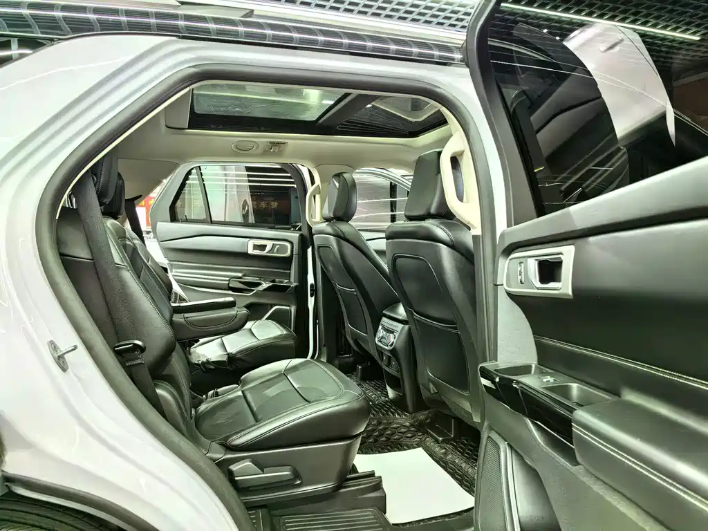 Ford Explorer — миниатюра 8