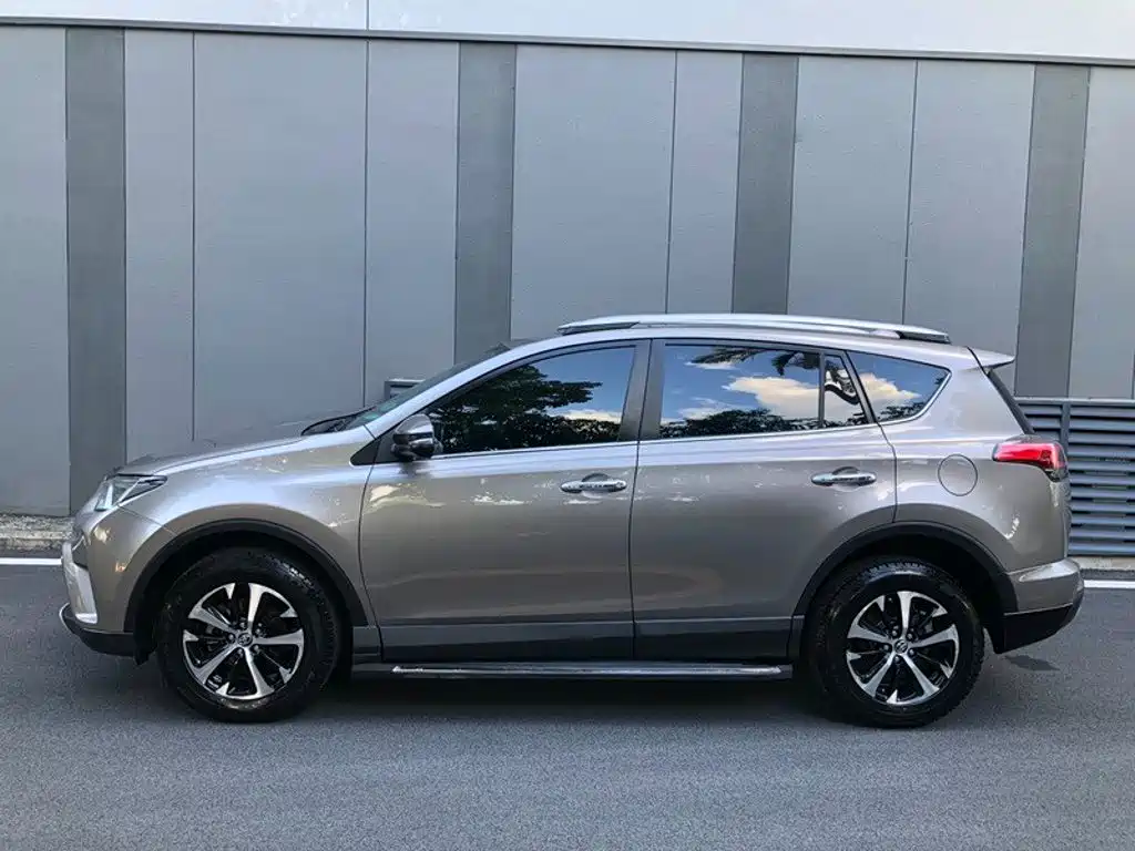 Toyota RAV4 — миниатюра 14