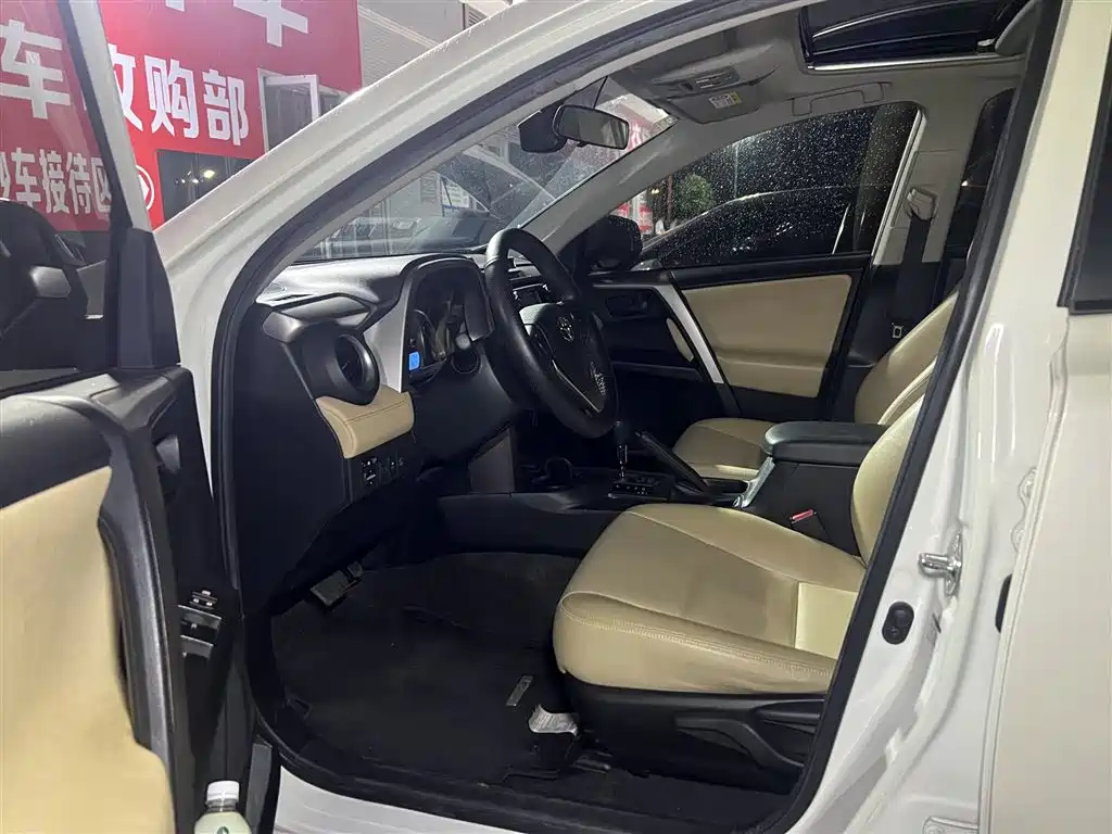 Toyota RAV4 — миниатюра 8