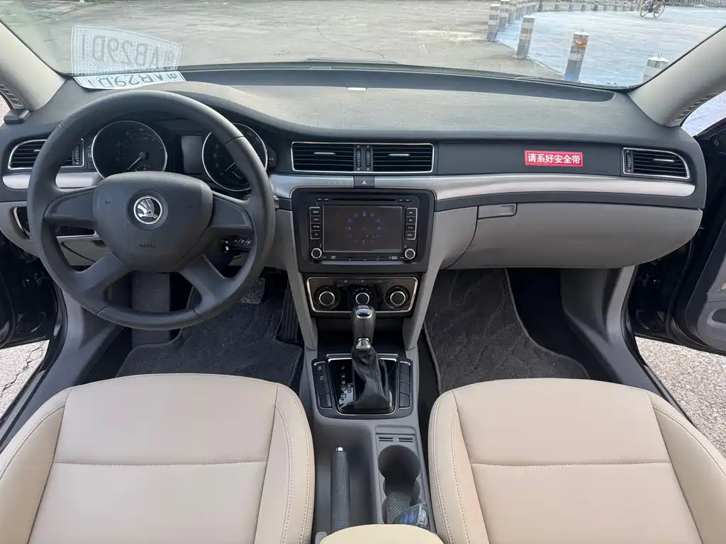 Skoda Superb — миниатюра 12