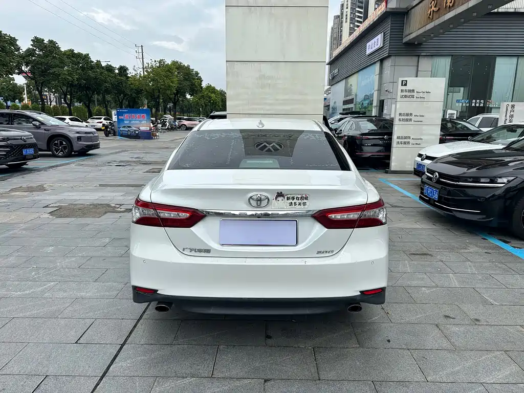 Toyota Camry — миниатюра 6