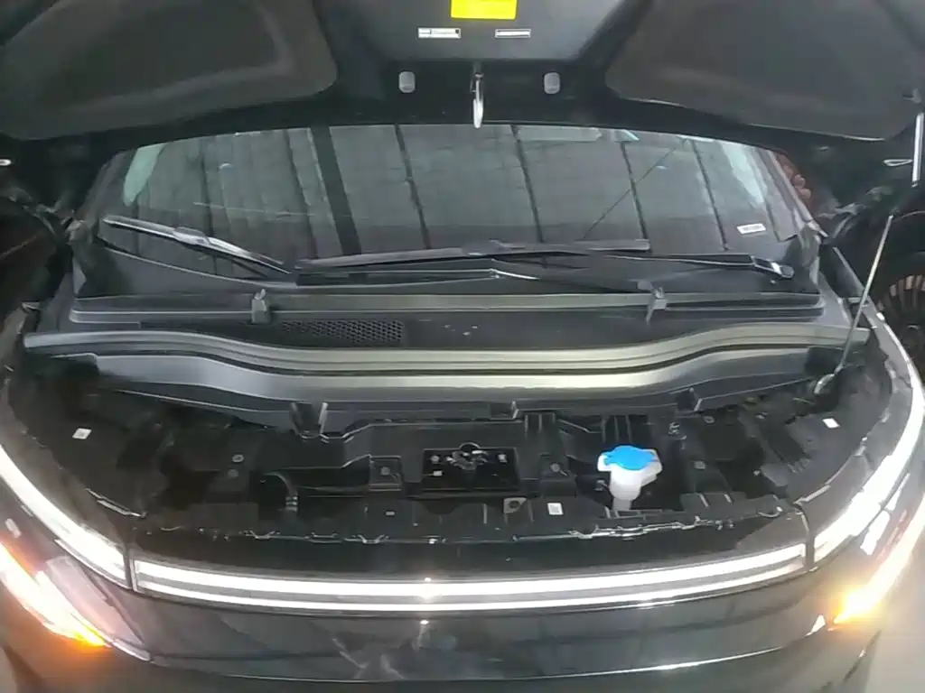 XPeng X9 — миниатюра 20