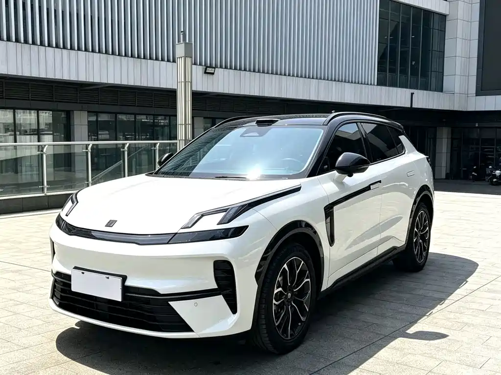 Lynk & Co 08 EM-P