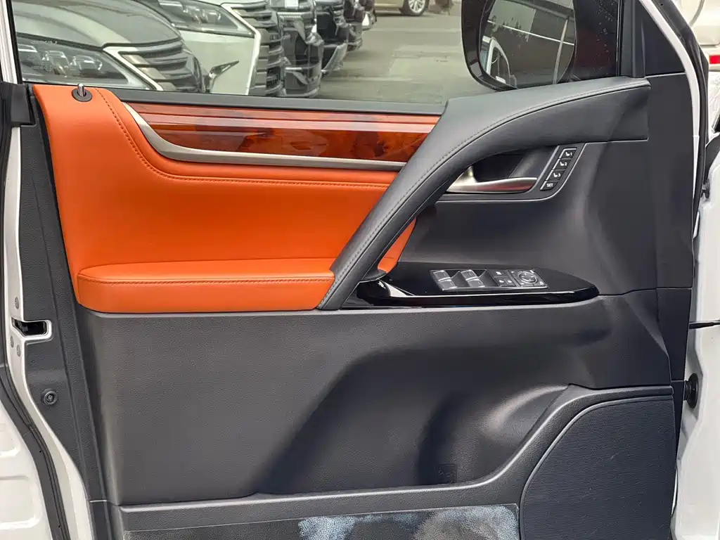 Lexus LX — миниатюра 11