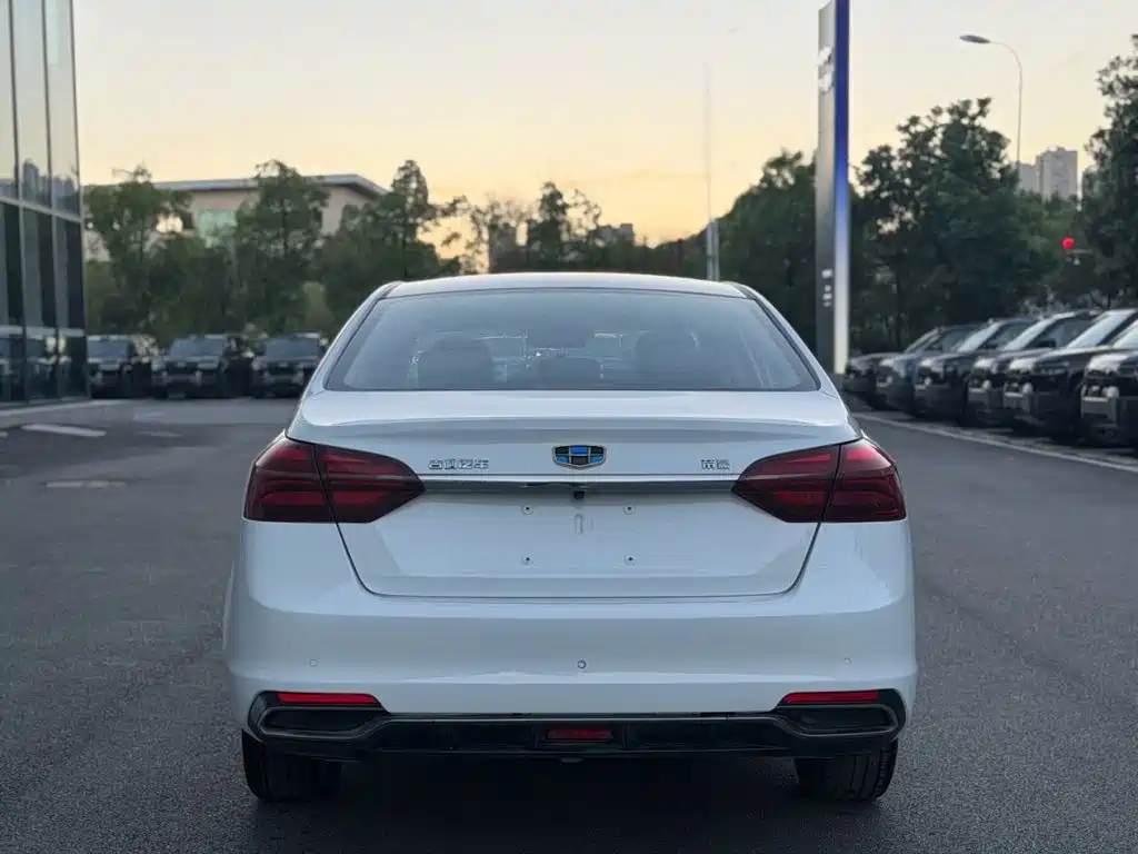 Geely Emgrand — миниатюра 10