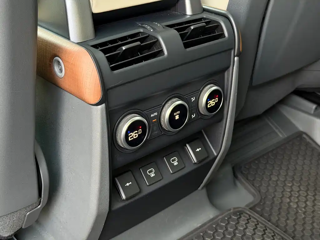 Land Rover Defender — миниатюра 23