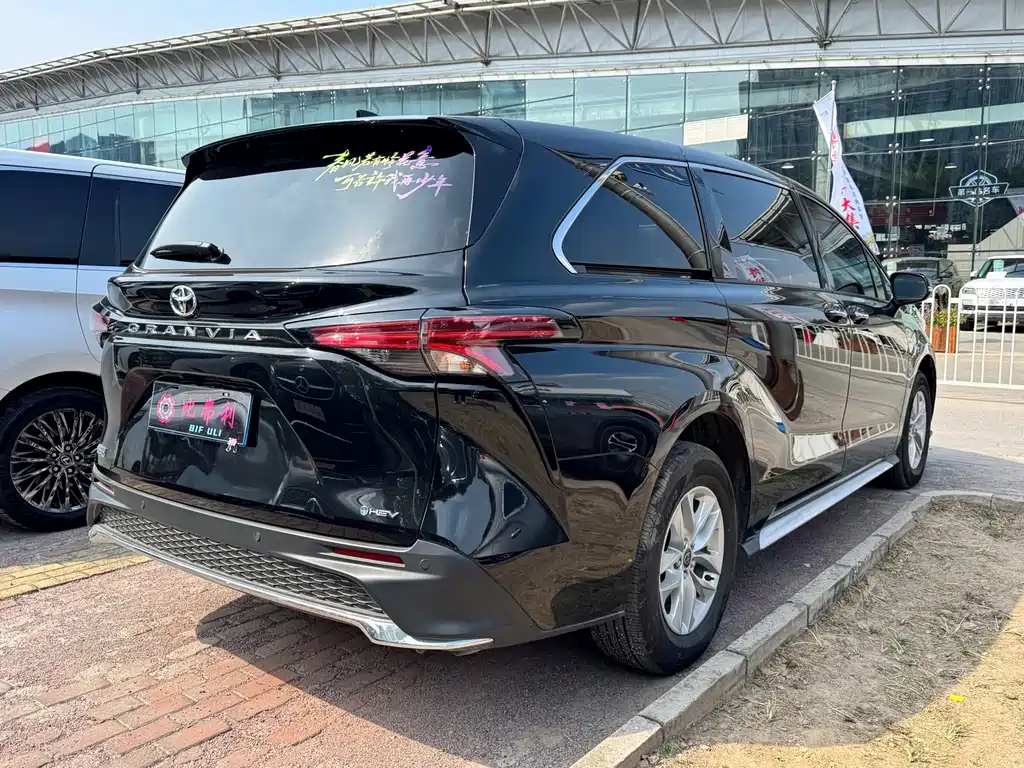 Toyota Granvia — миниатюра 4