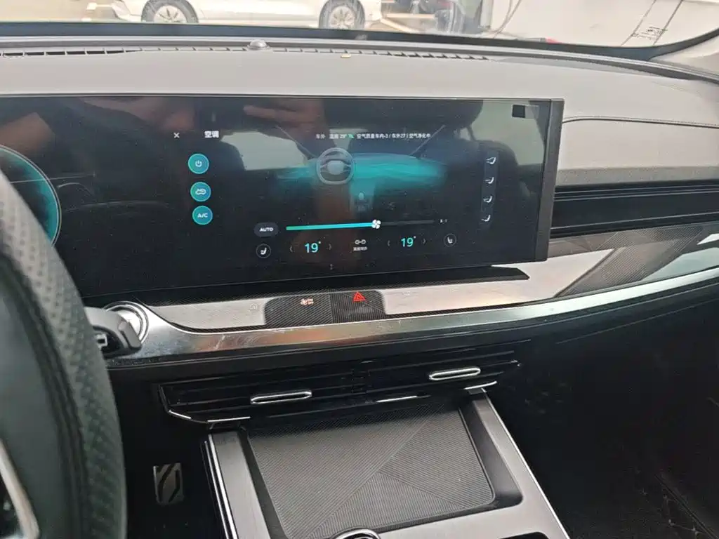 Roewe RX5 eMAX — миниатюра 13