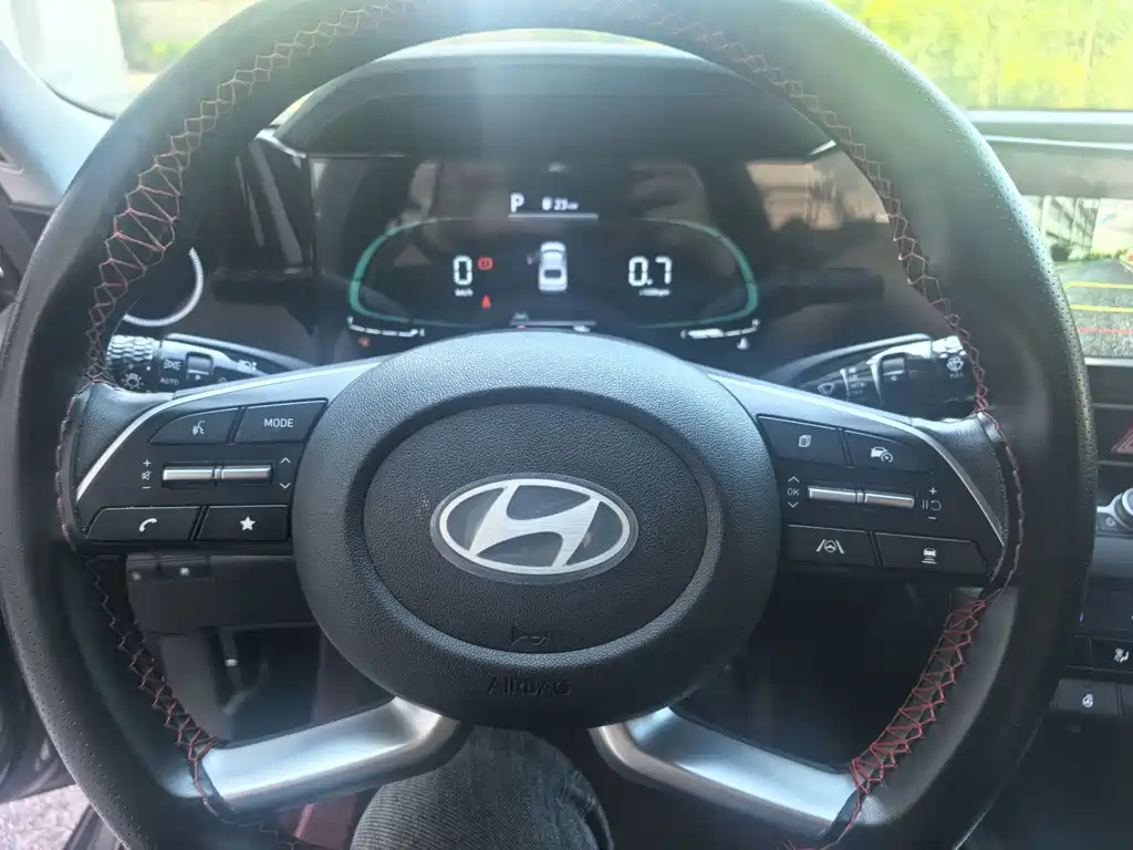 Hyundai Elantra — миниатюра 11