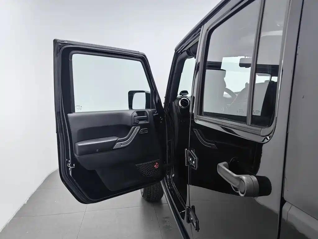 Jeep Wrangler — миниатюра 8