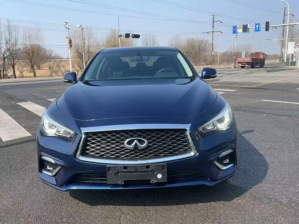 INFINITI Q50L