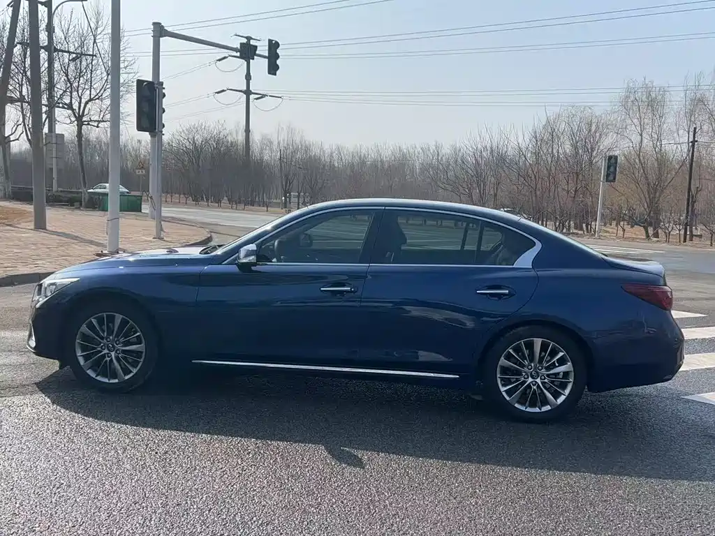 INFINITI Q50L