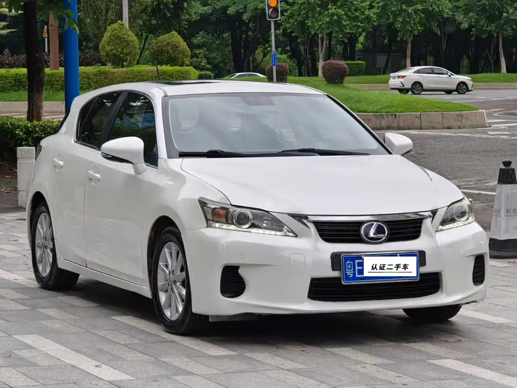 Lexus CT — миниатюра 4