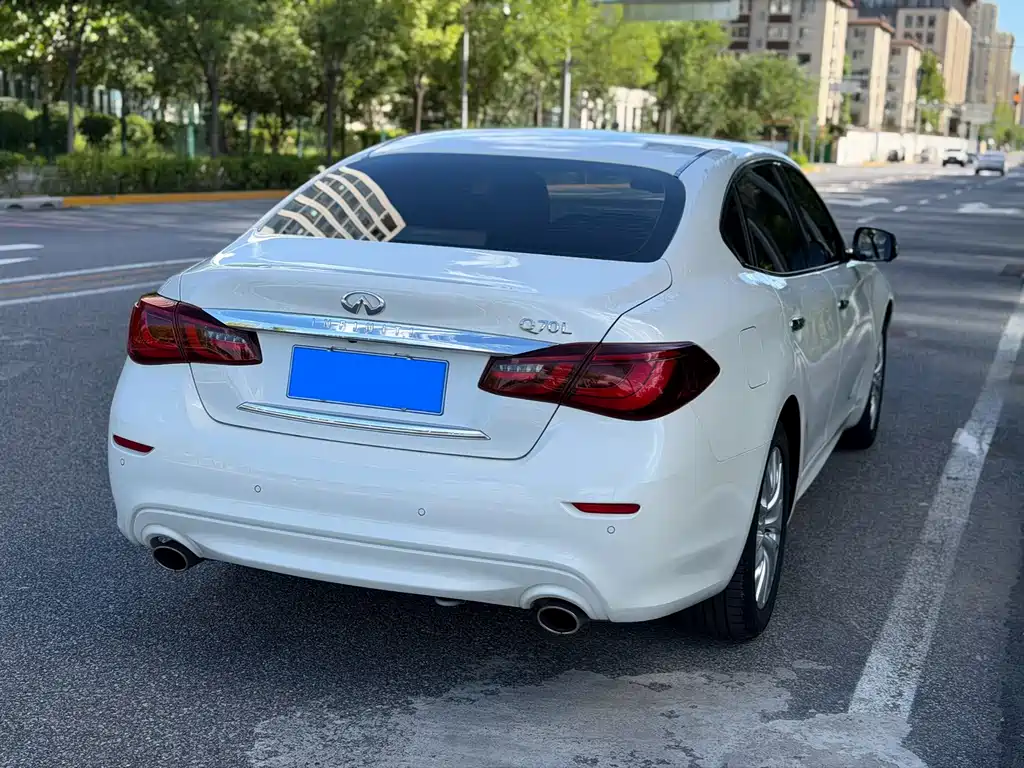 Infiniti Q70 — миниатюра 25