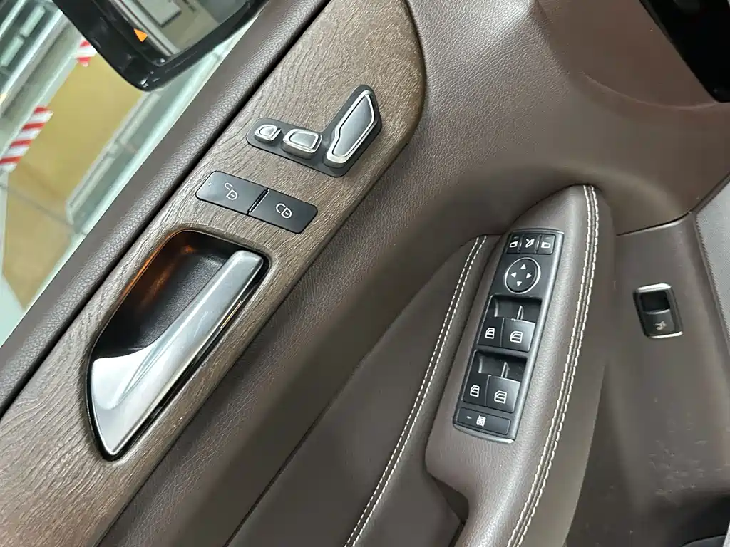 Mercedes-Benz GLE (Import) — миниатюра 10