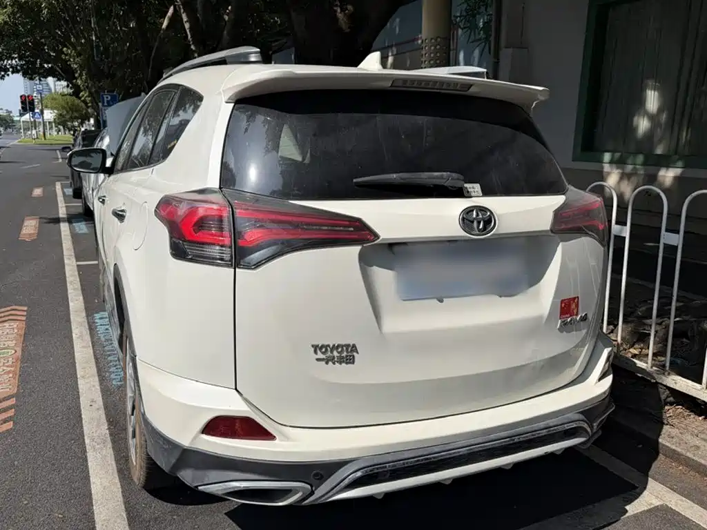 Toyota RAV4 — миниатюра 7