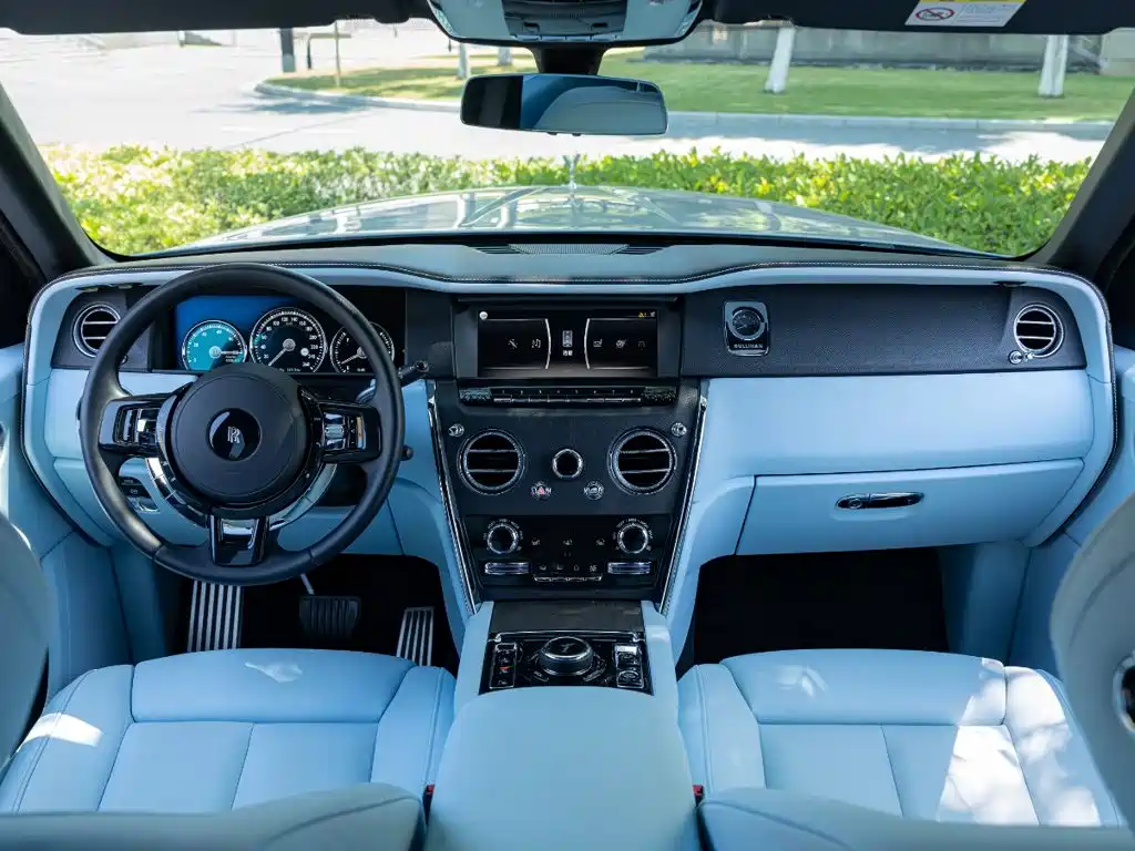 Rolls-Royce Cullinan — миниатюра 12