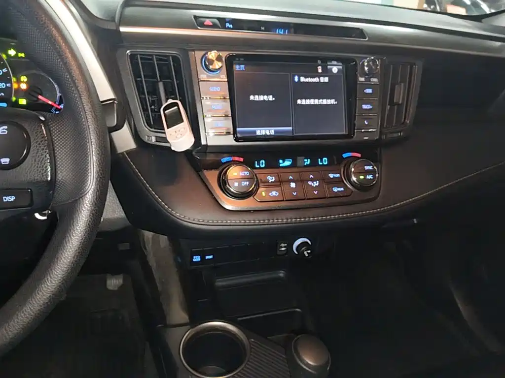 Toyota RAV4 — миниатюра 13