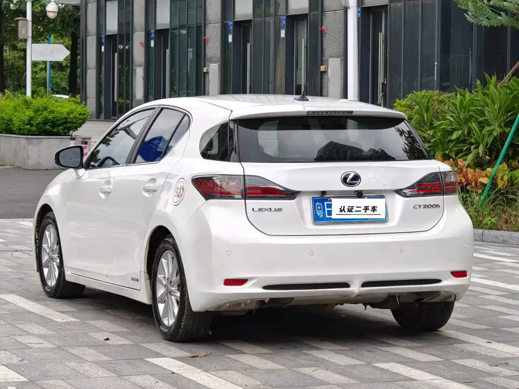 Lexus CT — миниатюра 5