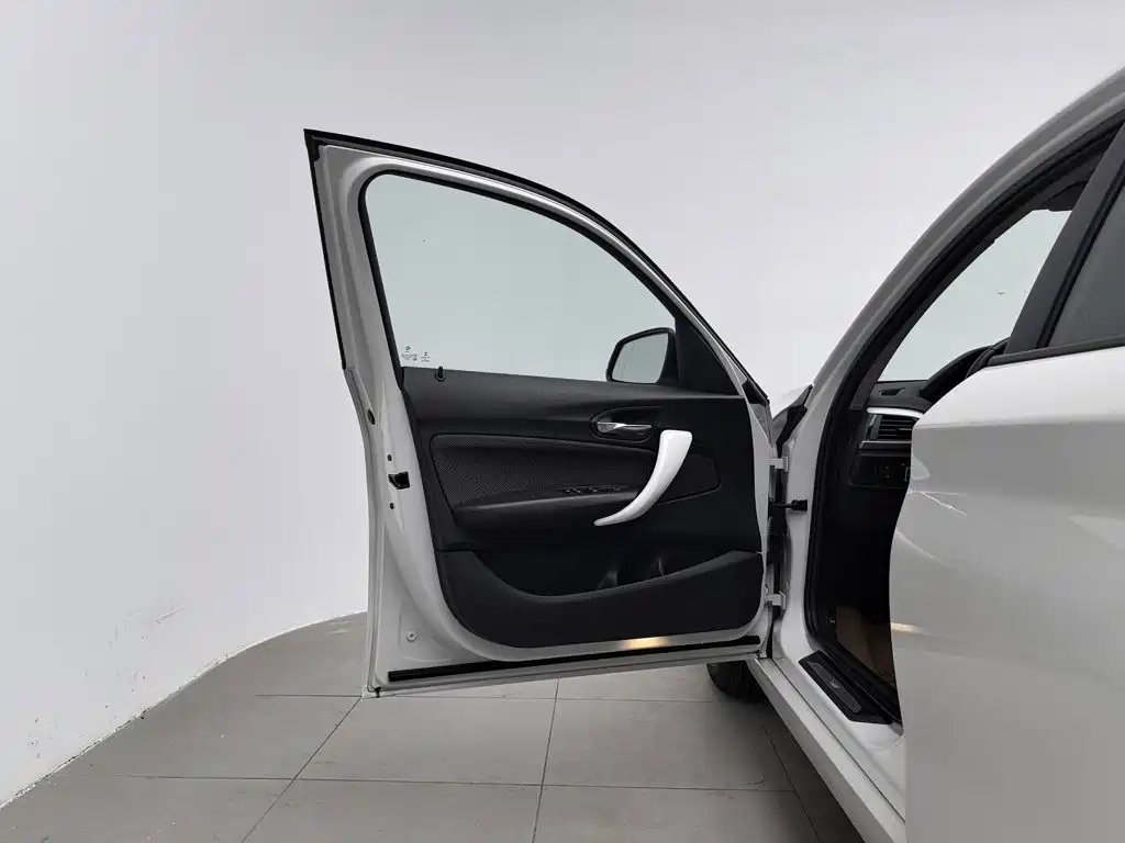 BMW 1 Series (Import) — миниатюра 8