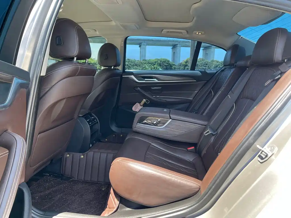 BMW 5 Series — миниатюра 28