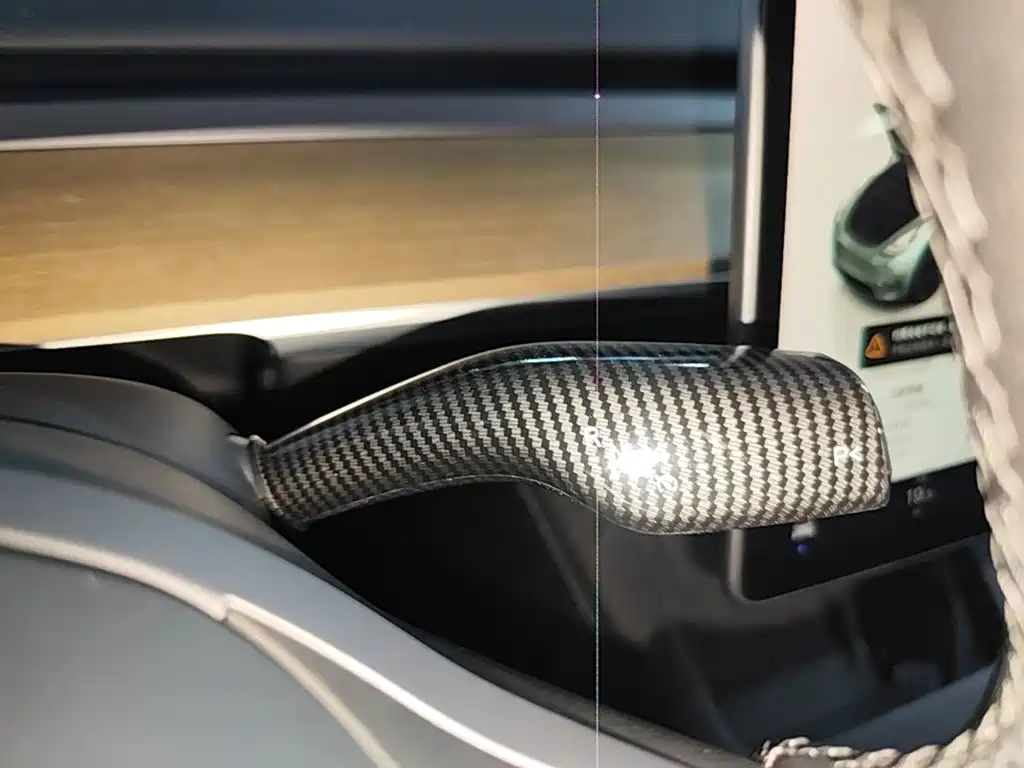 Tesla Model Y — миниатюра 14