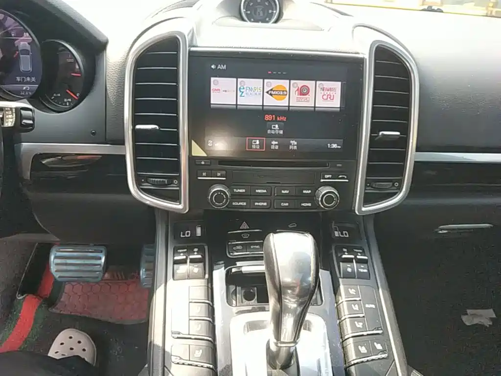 Porsche Cayenne — миниатюра 13