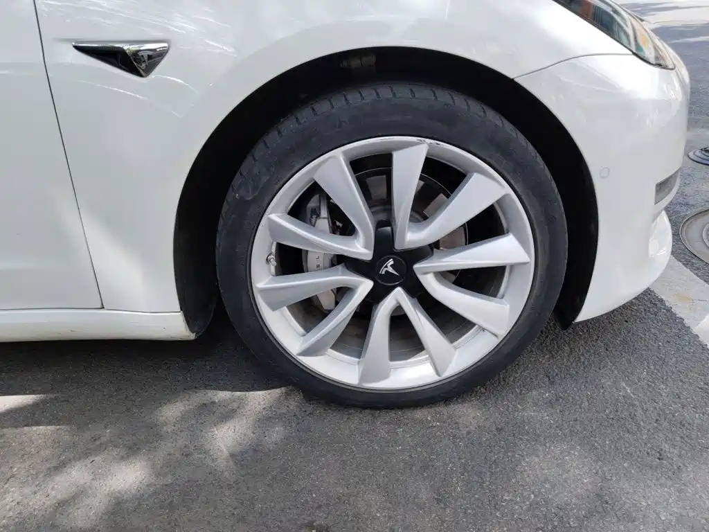 Tesla Model 3 — миниатюра 26