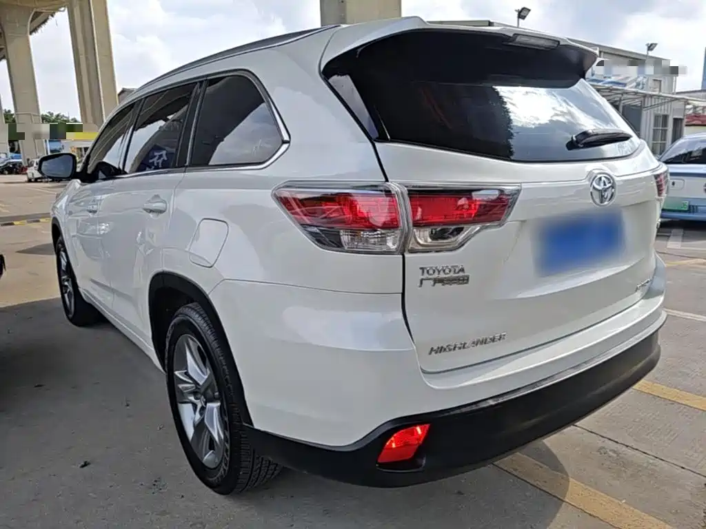 Toyota Highlander 2015 2.0T Luxury 7 мест