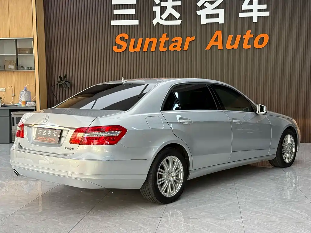 Mercedes-Benz E-Class — миниатюра 9